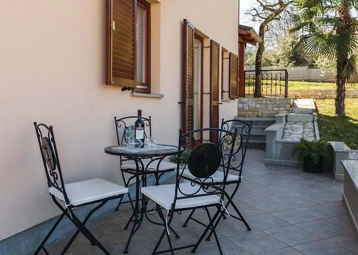 公寓 Two-bedroom In Porec Radmani