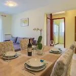 Two-bedroom In Porec Apartamento