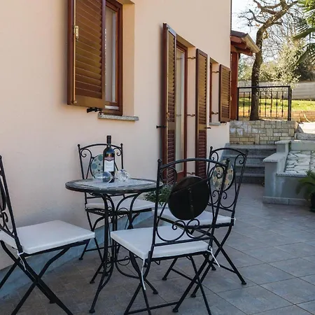 Daire Two-bedroom In Radmani