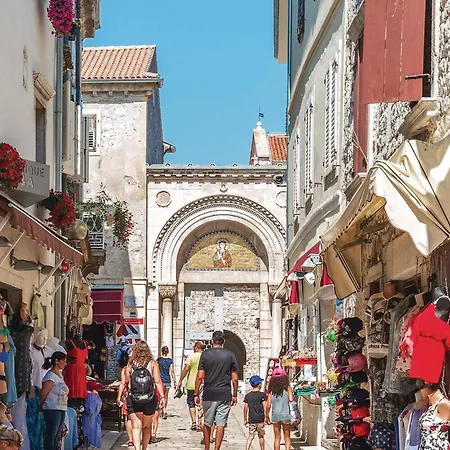 Two-bedroom In Porec * פורץ