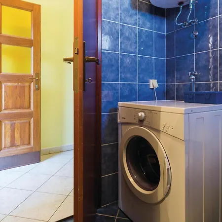 Daire Two-bedroom In Radmani