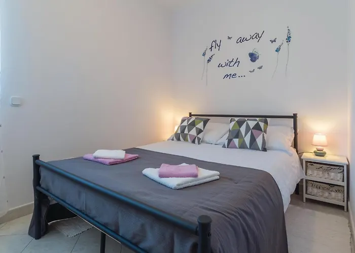 Two-bedroom In Porec דירה פורץ